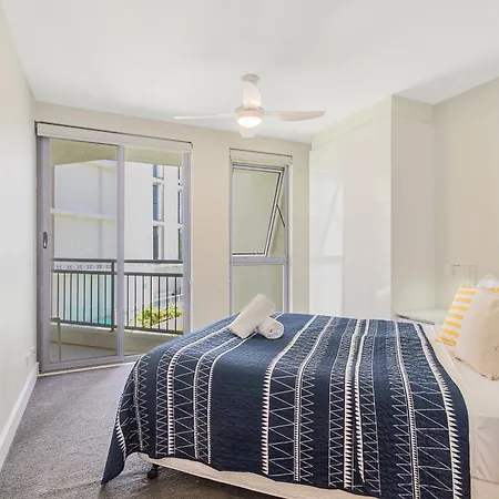 Oceanside Resort - Absolute Beachfront Apartments-3