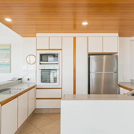 Oceanside Resort - Absolute Beachfront Apartments-2
